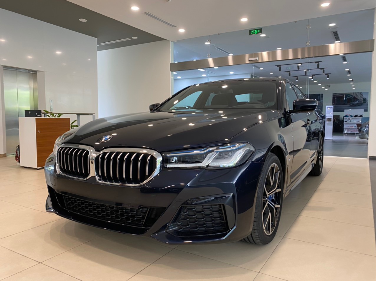 BMW Series 5 2021 giá lăn bánh 82023 TSKT đánh giá chi tiết