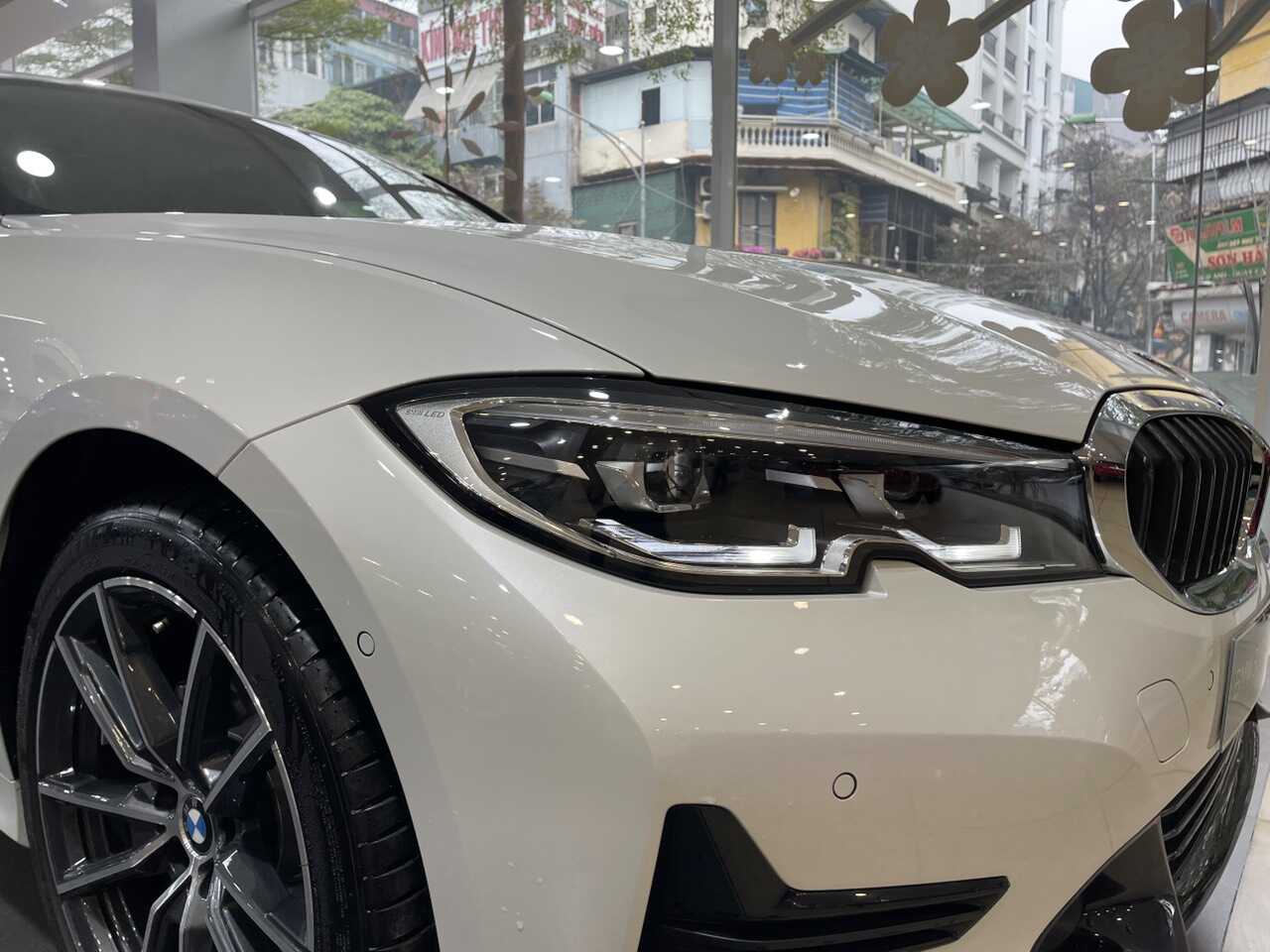 Cụm đèn BMW 320i Sport Line Plus.