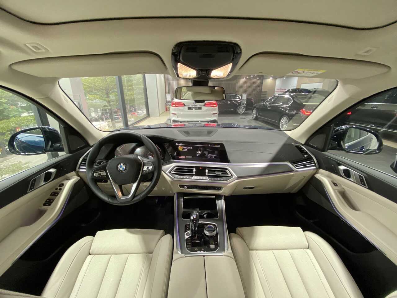 Khoang nội thất BMW X5 xLine Plus 2021.