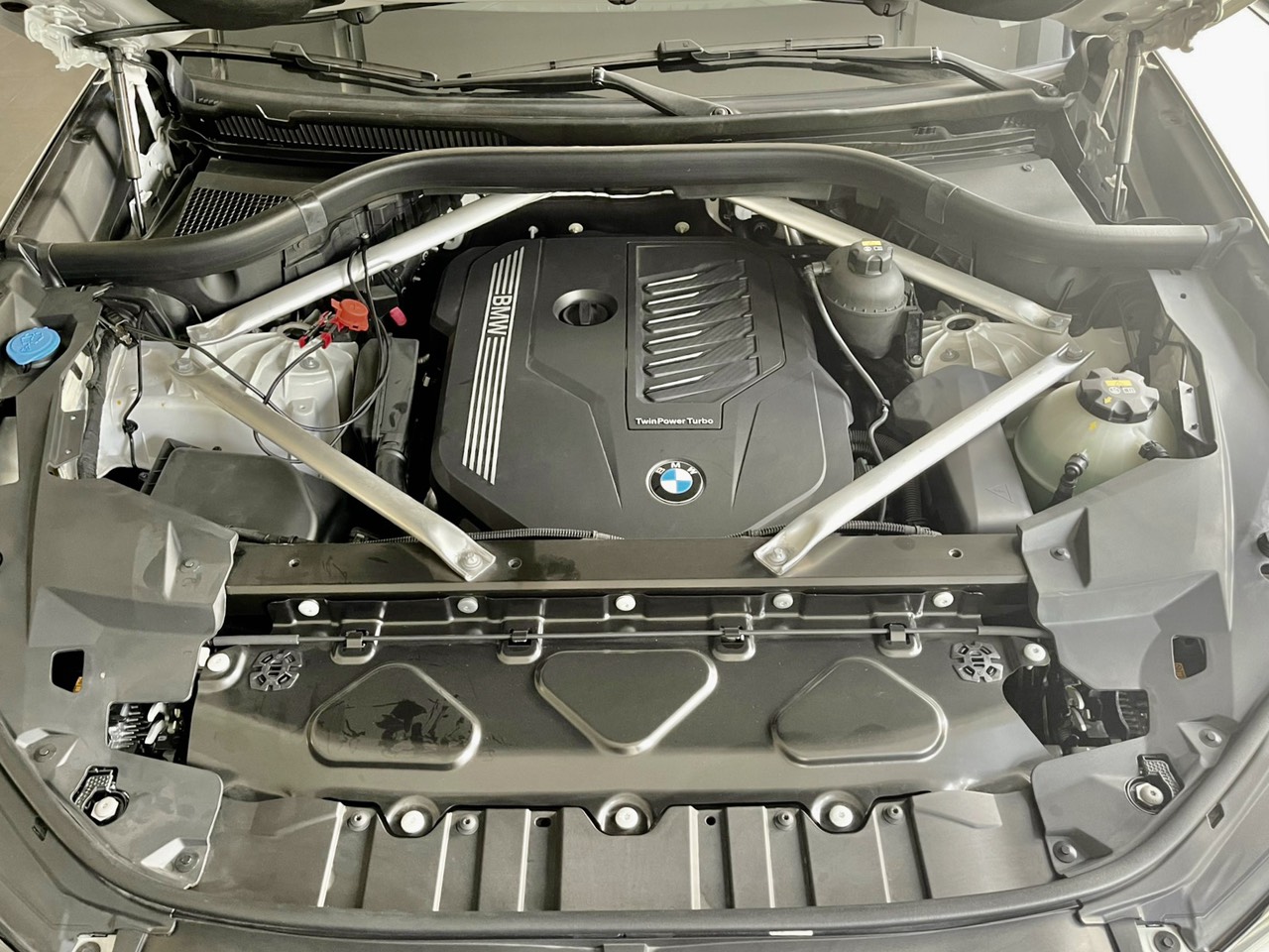 Động cơ B58 trên BMW X5 xLine Plus 2021 - là động cơ đạt giải động cơ tốt nhất thế giới.