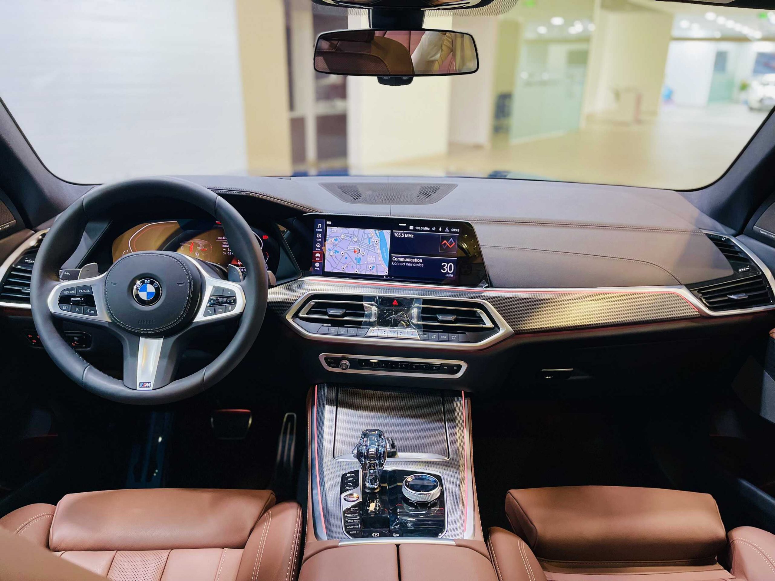 Khoang nội thất trên BMW X5 M Sport.