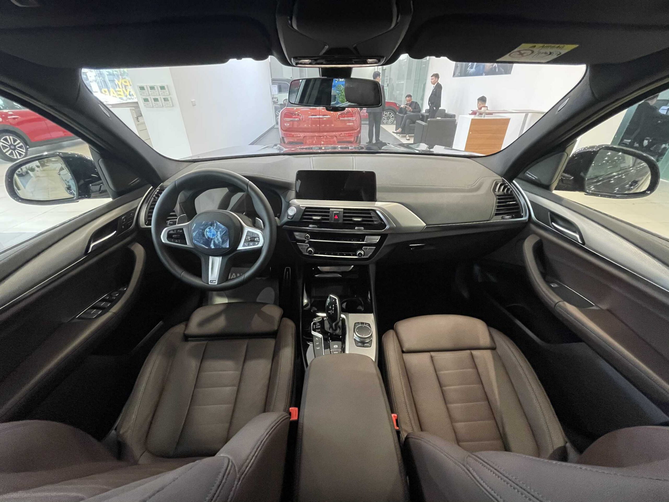 Khoang nội thất trên BMW X3 M Sport 2021.