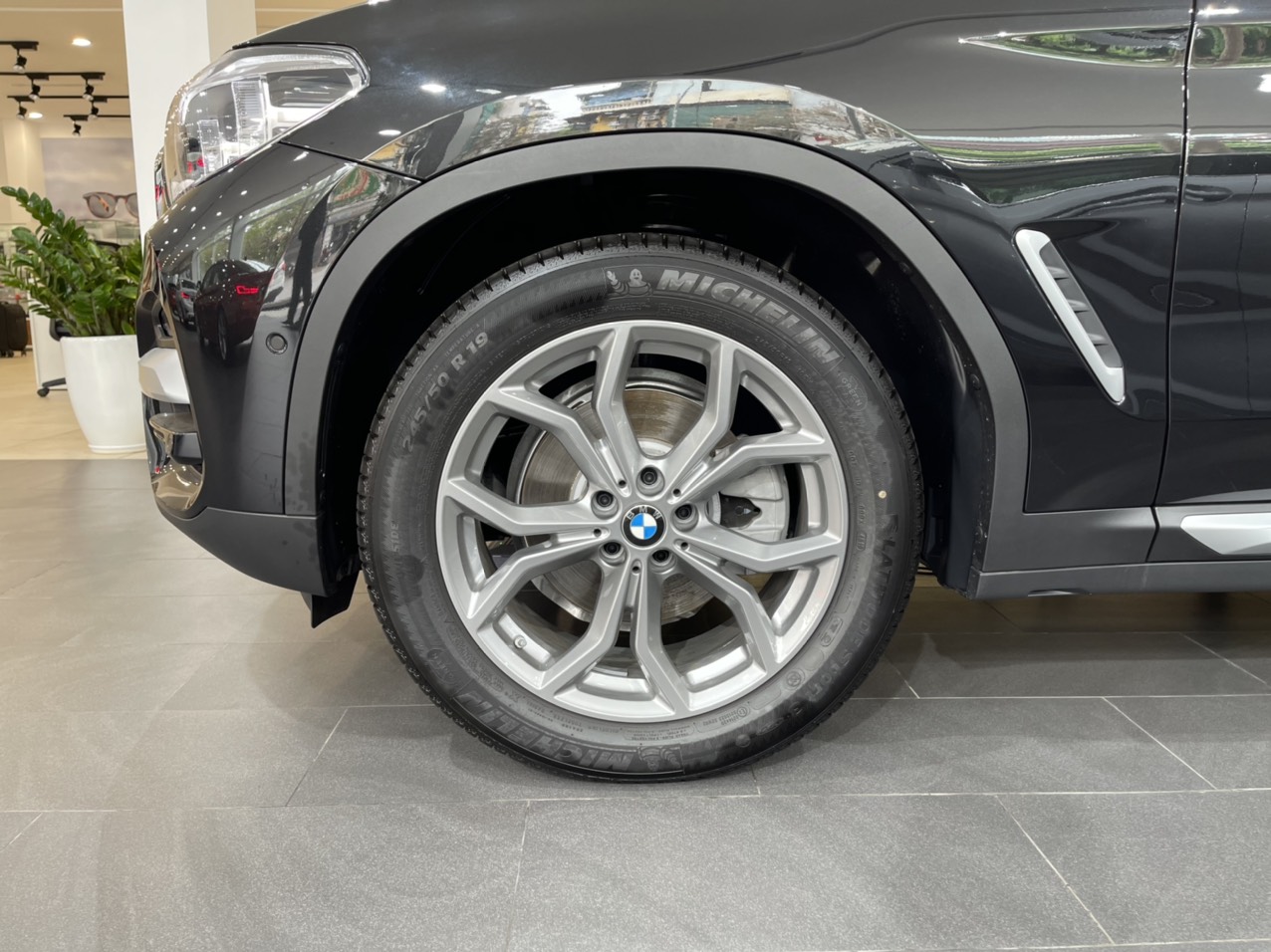 Mân xe 19 inch trên BMW X3 xLine 2021.