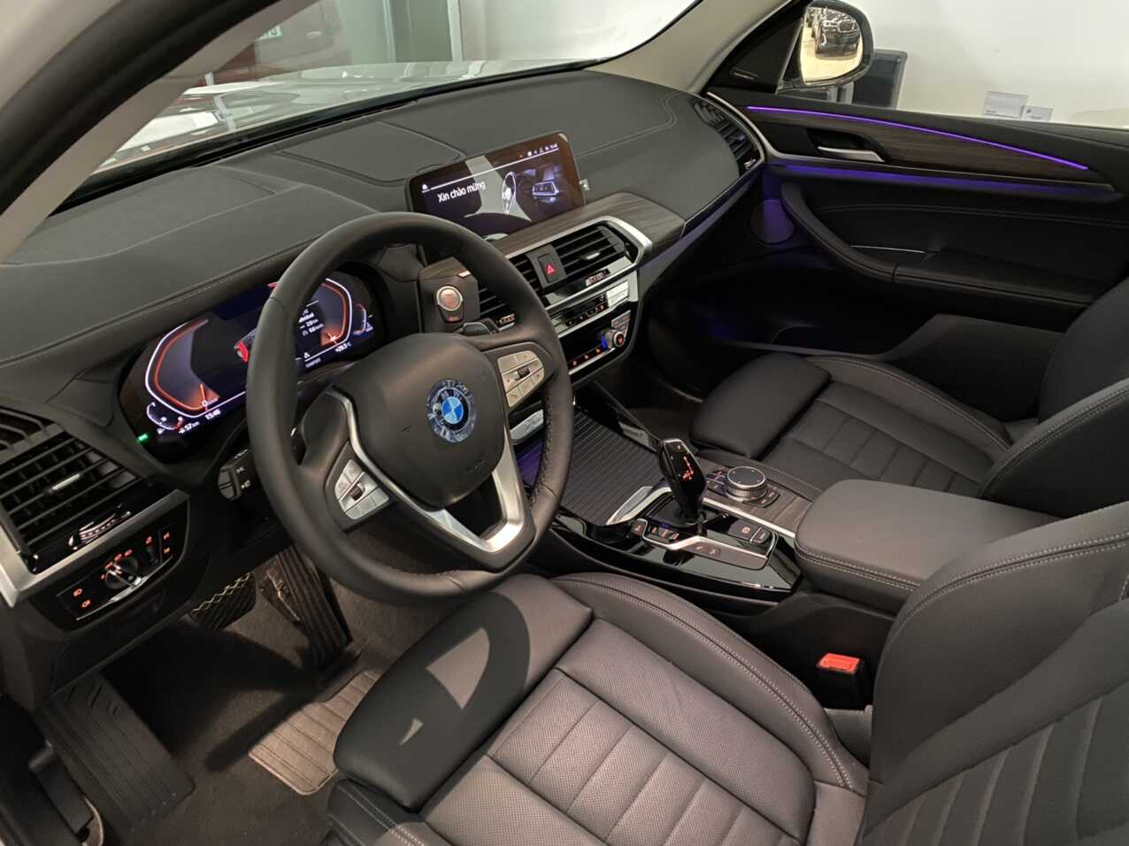 Vô lăng, bảng táp-lô của BMW X3 xLine.