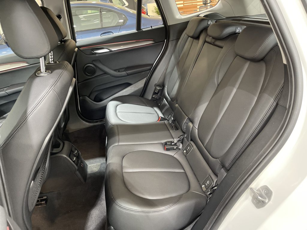 Hàng ghế sau thoải mái BMW-X1