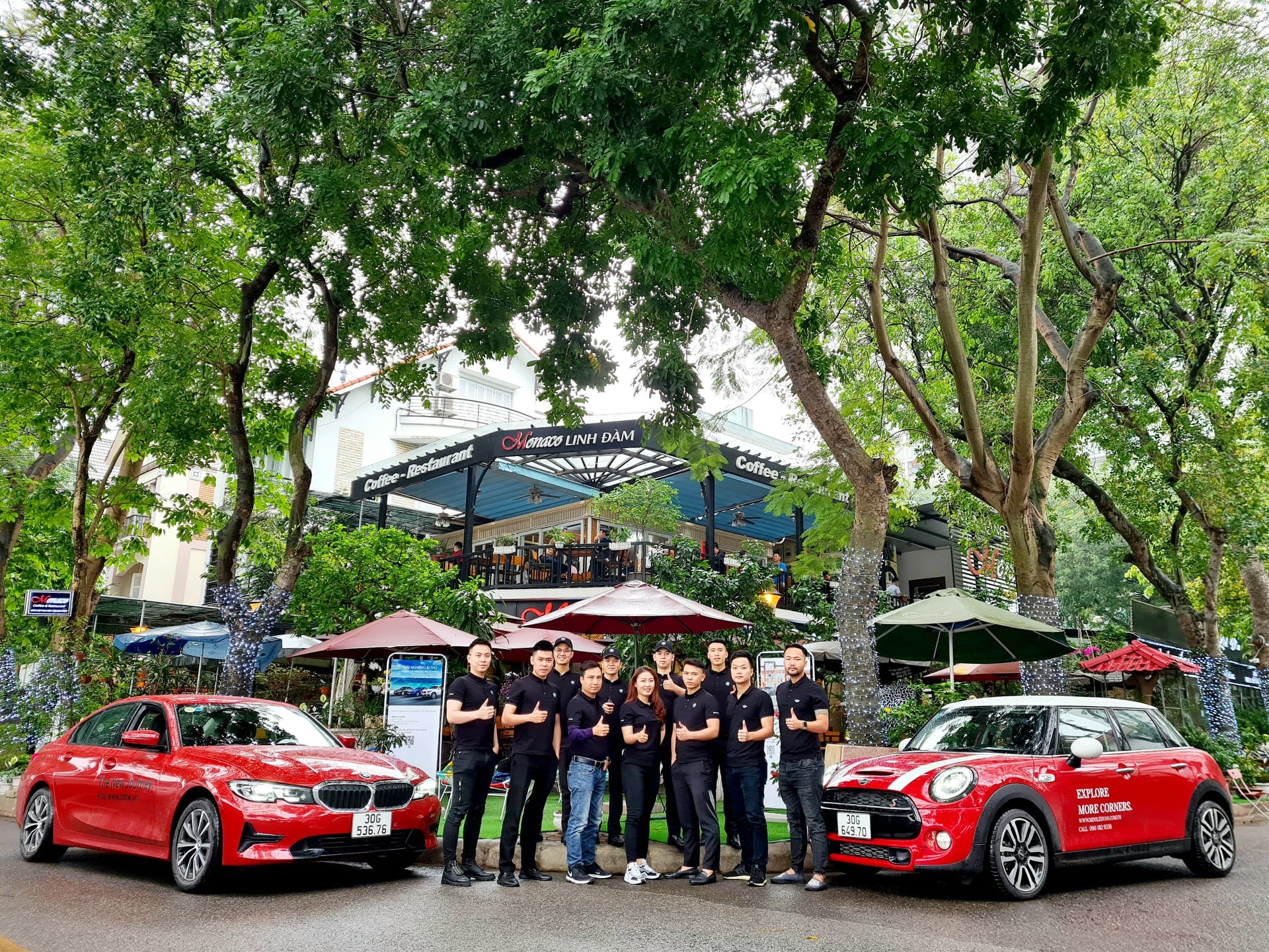 Đội ngũ chuyên viên tư vấn tại BMW Việt Nam.