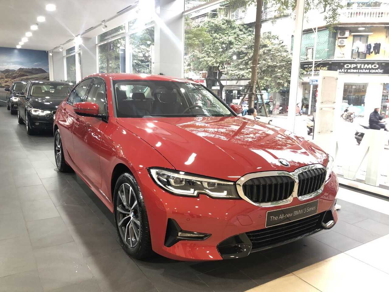 BMW 320i Sport Line Plus màu Đỏ(Melbourne Red)