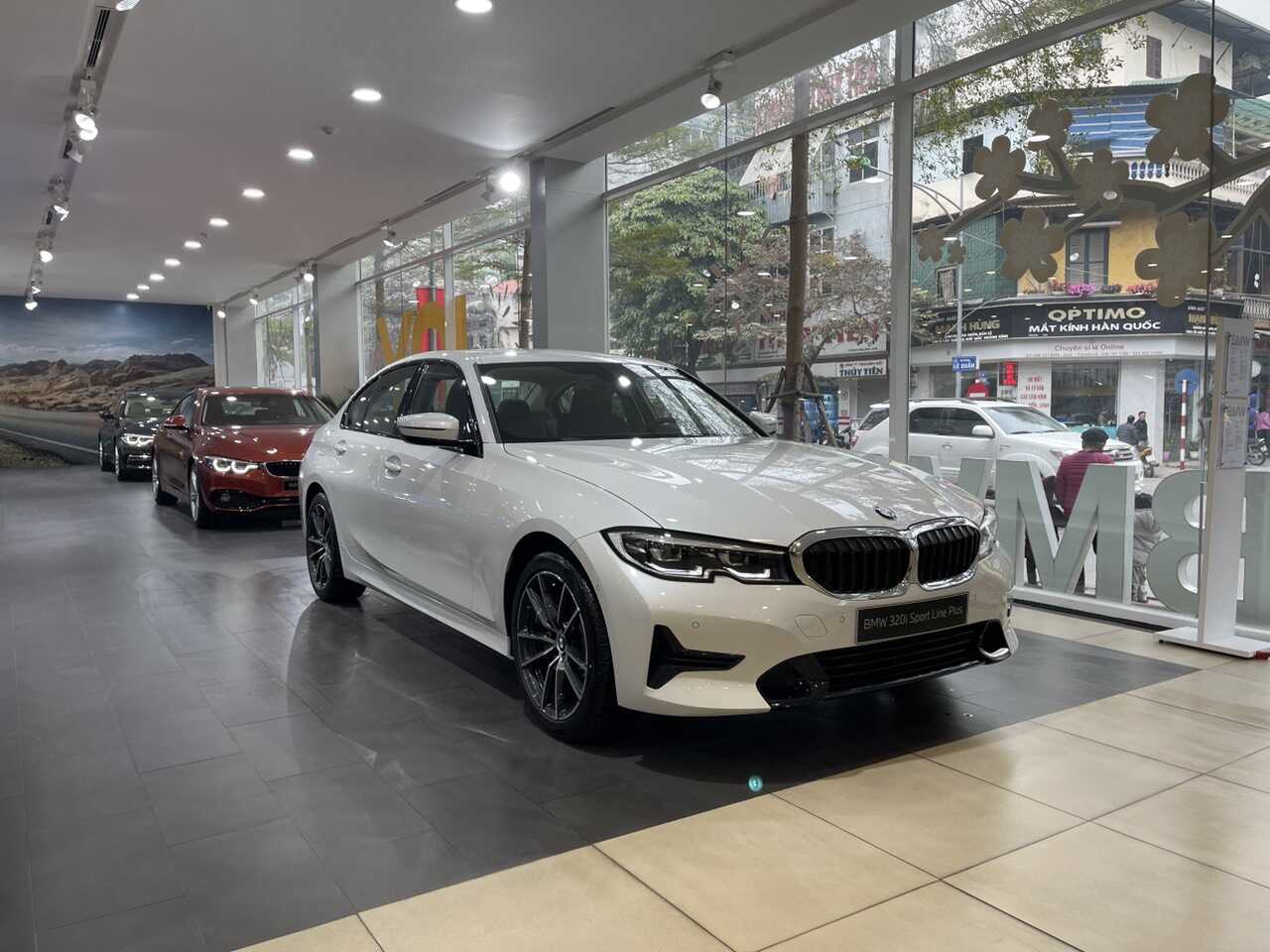 BMW 320i Sport Line Plus màu Mineral White