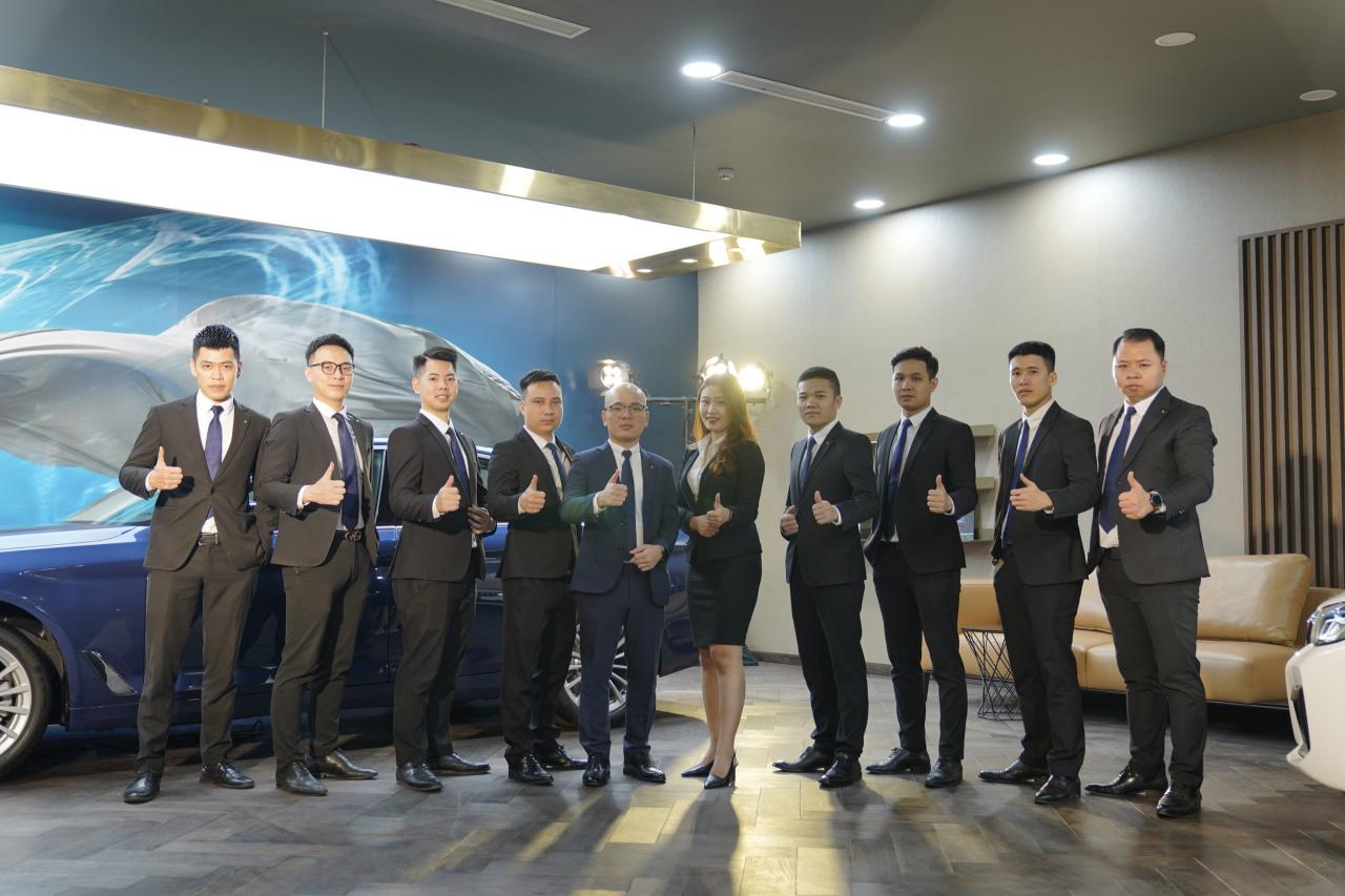 Đội ngũ chuyên viên tư vấn tại BMW Hà Nội.