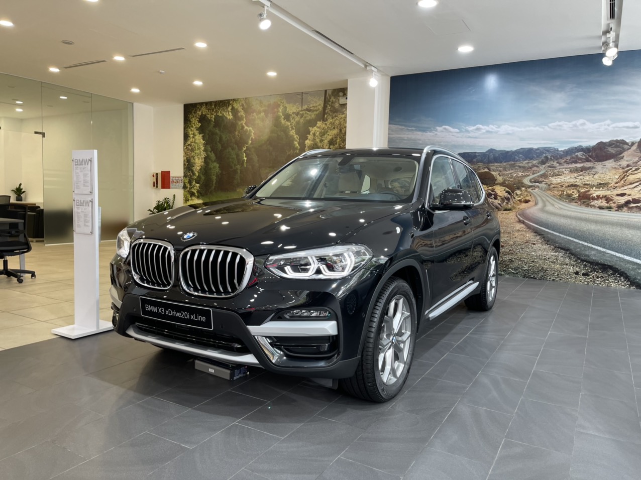 BMW X3 xDrive20i xLine 2021 - Màu Black Sapphire.