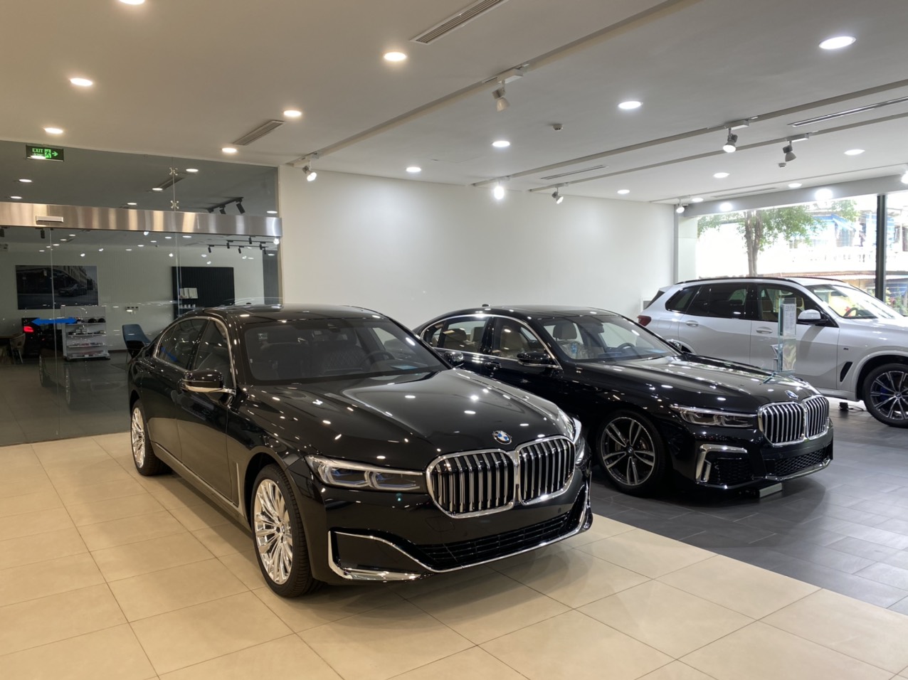 Khu trưng bày các dòng BMW.